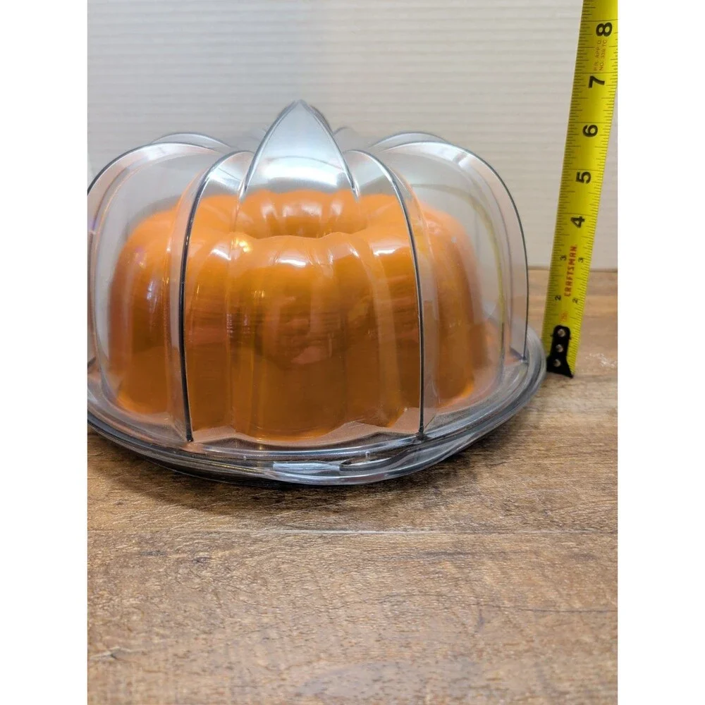 Nordic Ware Classic 12 Cup Bundt Pan with Twist-to-Lock Cake Keeper Carrier